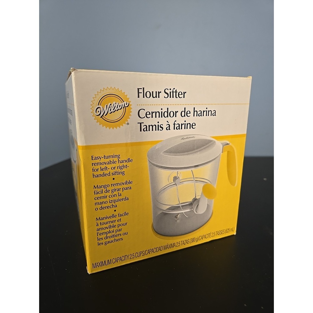 Wilton Flour Sifter 2.5 cups Capacity Ambidextrous Easy Turning Handle Brand New